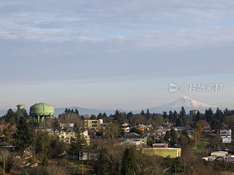 水箱与Mt Hood Houses Apartments Neighborhood Hill俄勒冈州